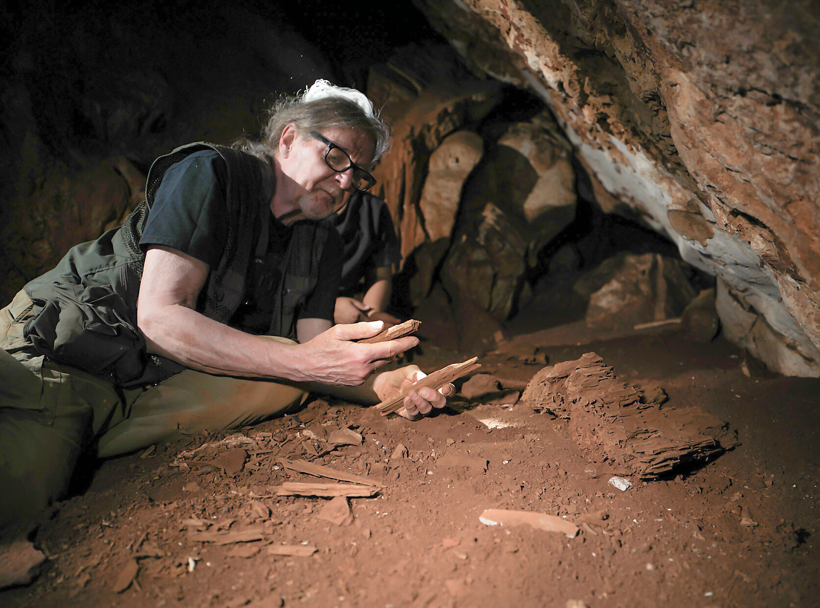 Thailand's wood coffins in caves